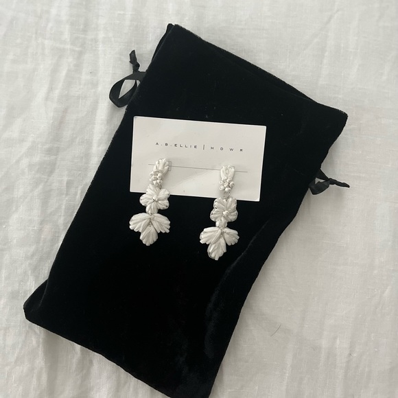 A.B Ellie Earrings - Picture 4 of 4